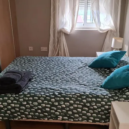 2 Bedroom Flat On Main Street *