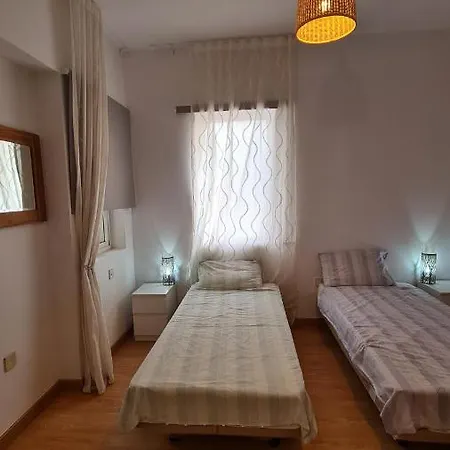 2 Bedroom Flat On Main Street Apartment