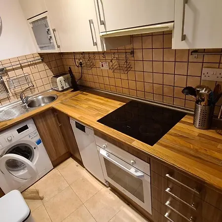 2 Bedroom Flat On Main Street *
