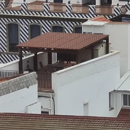 2 Bedroom Flat On Main Street *